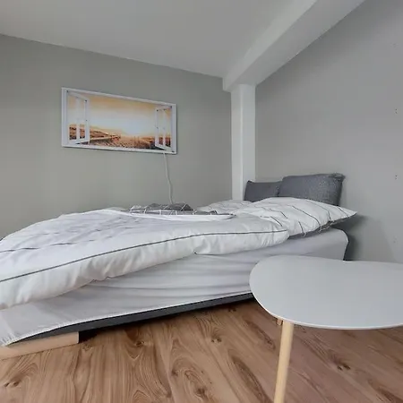 Apartman Mit Gartenzugang *